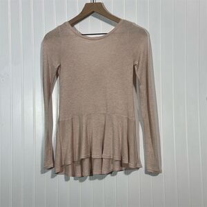 Hollister Long Sleeve Peplum Top XS Beige Nude Blush Ruffle Hem Soft Stretch Y2K